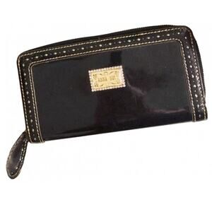 ANNA SUI Black Patent Leather Emblem Snap Interior Brown Tan Zip Wallet Clutch